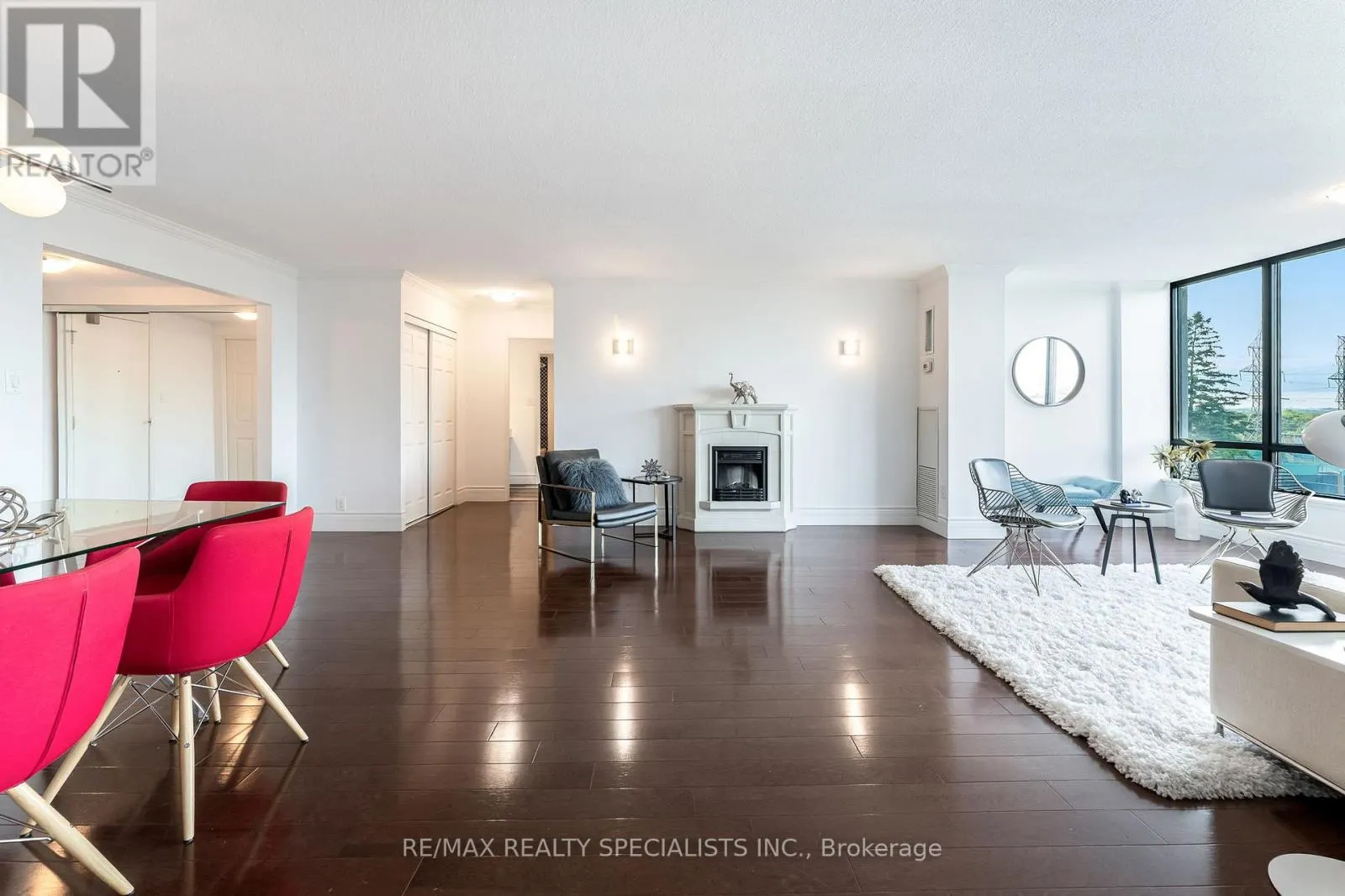 201 - 65 SKYMARK DRIVE