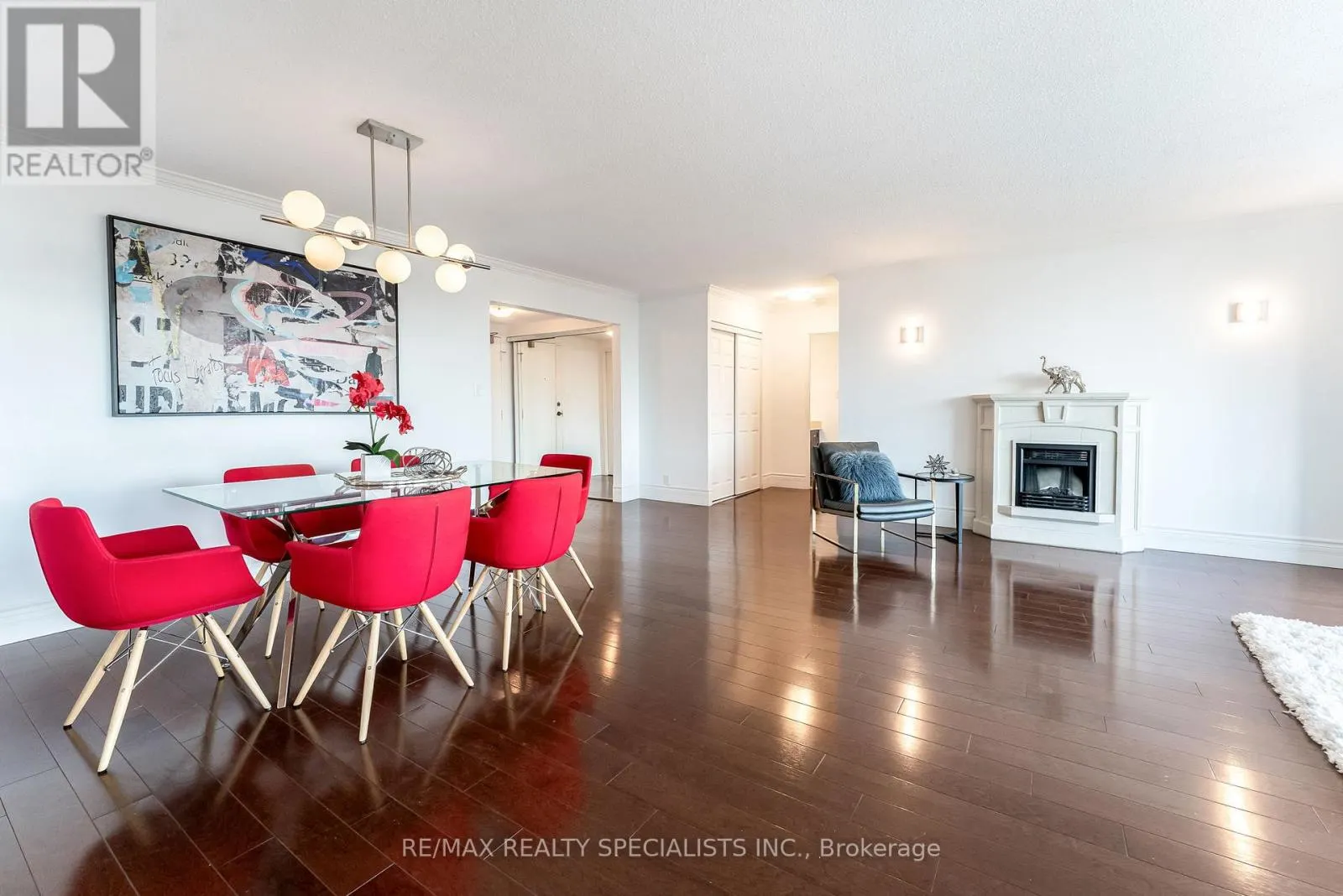 201 - 65 SKYMARK DRIVE
