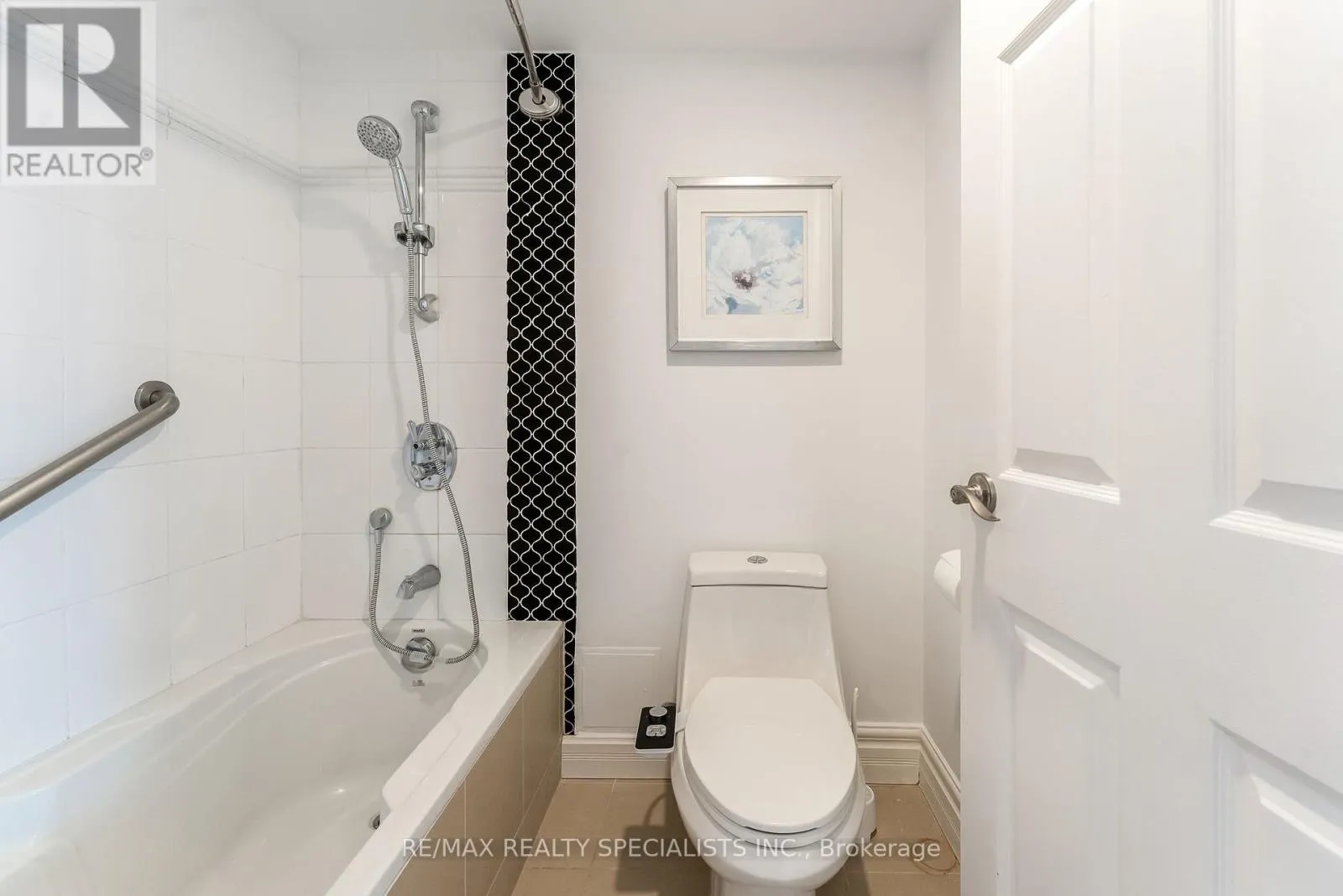 201 - 65 SKYMARK DRIVE