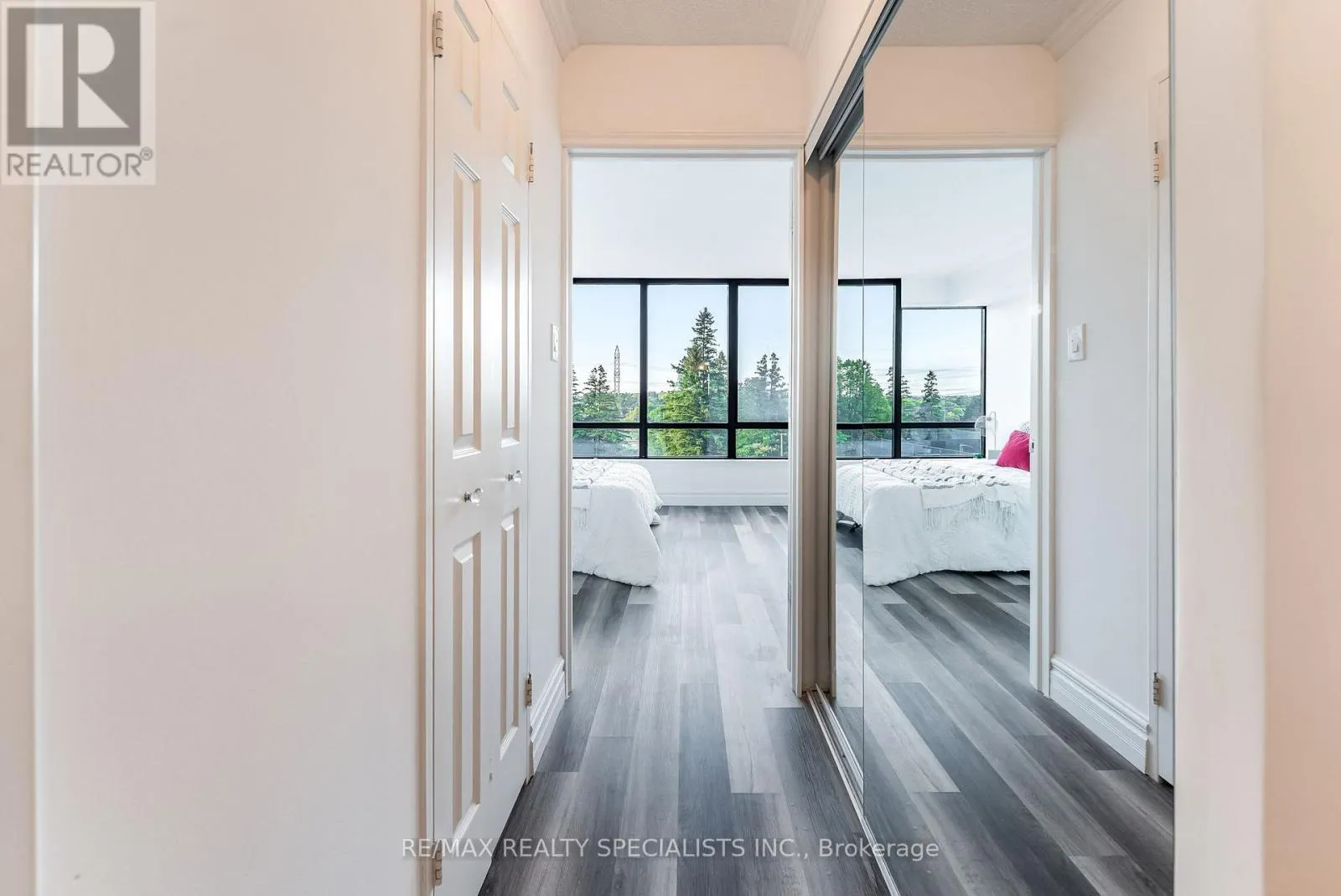 201 - 65 SKYMARK DRIVE