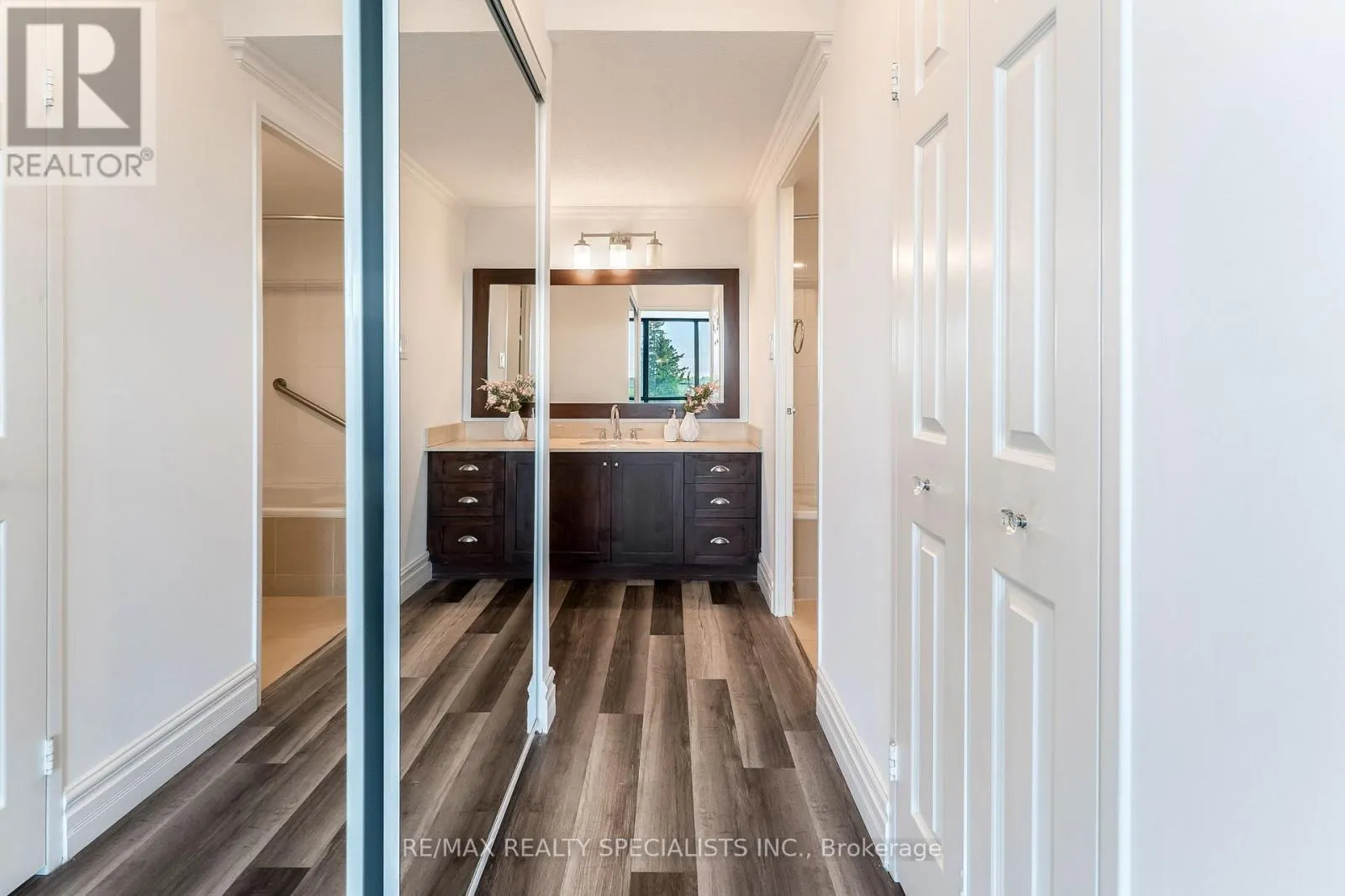 201 - 65 SKYMARK DRIVE