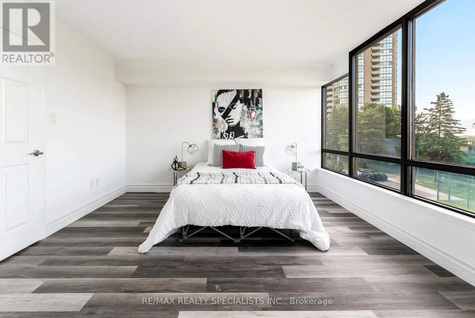 201 - 65 SKYMARK DRIVE