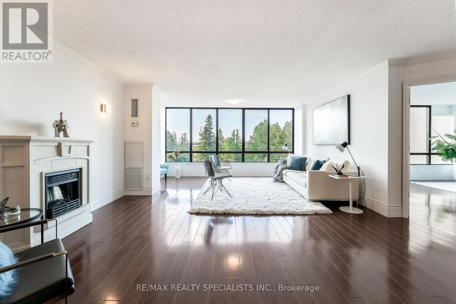 201 - 65 SKYMARK DRIVE