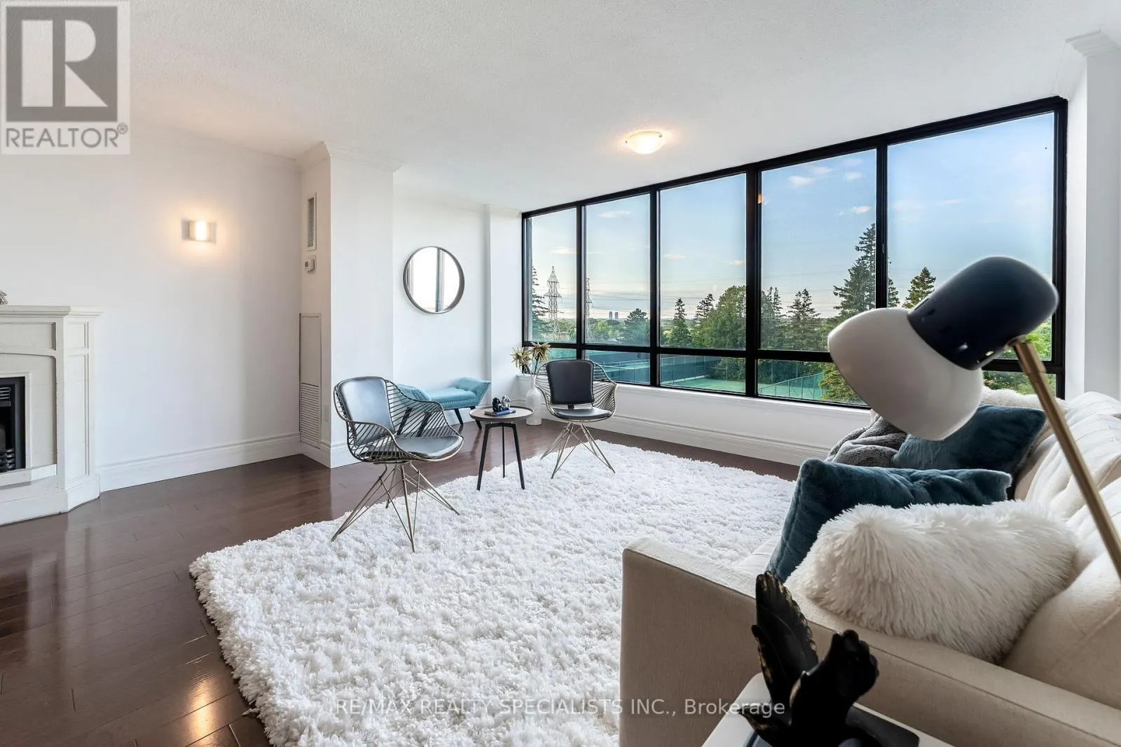 201 - 65 SKYMARK DRIVE