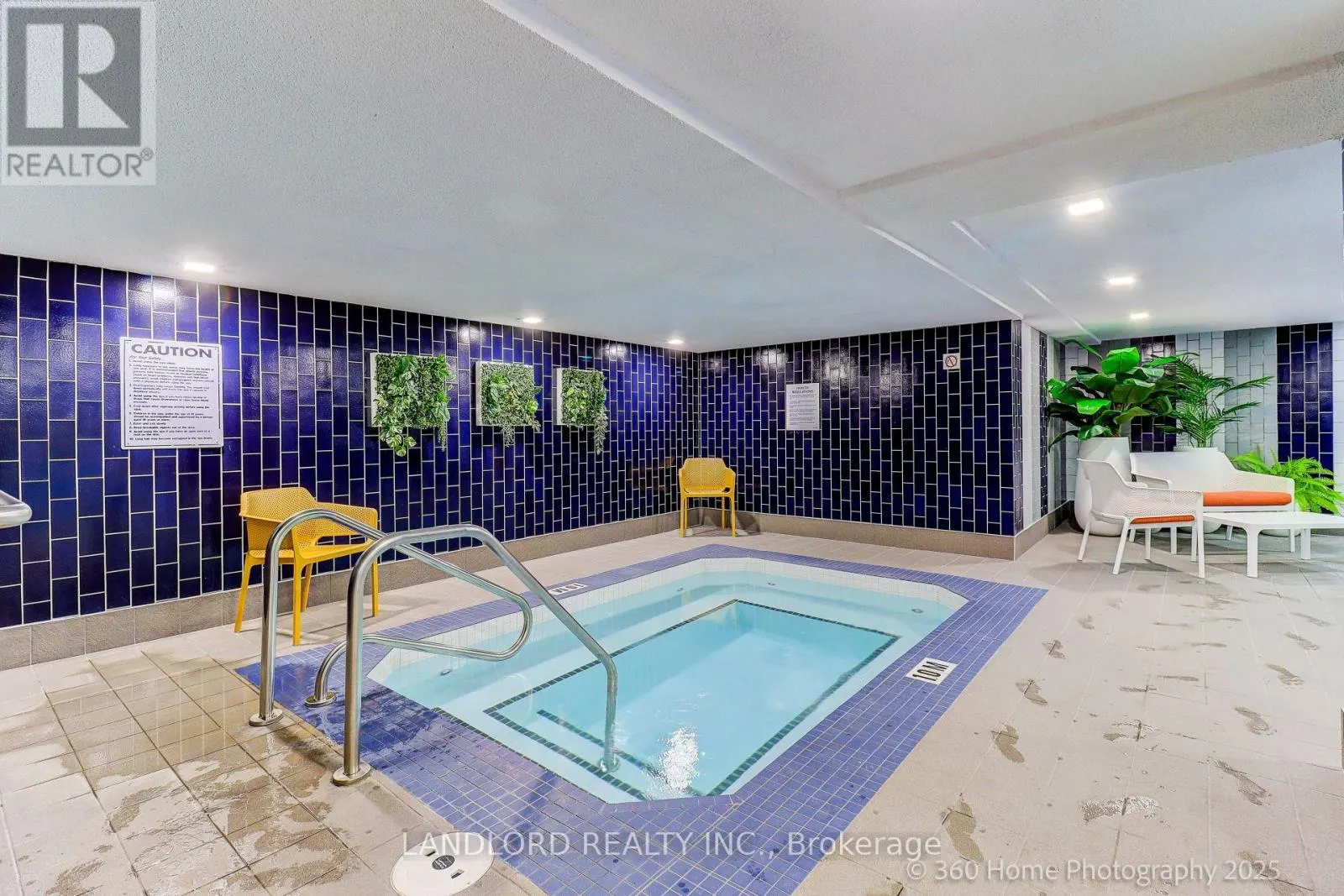 207 - 360 BLOOR STREET E