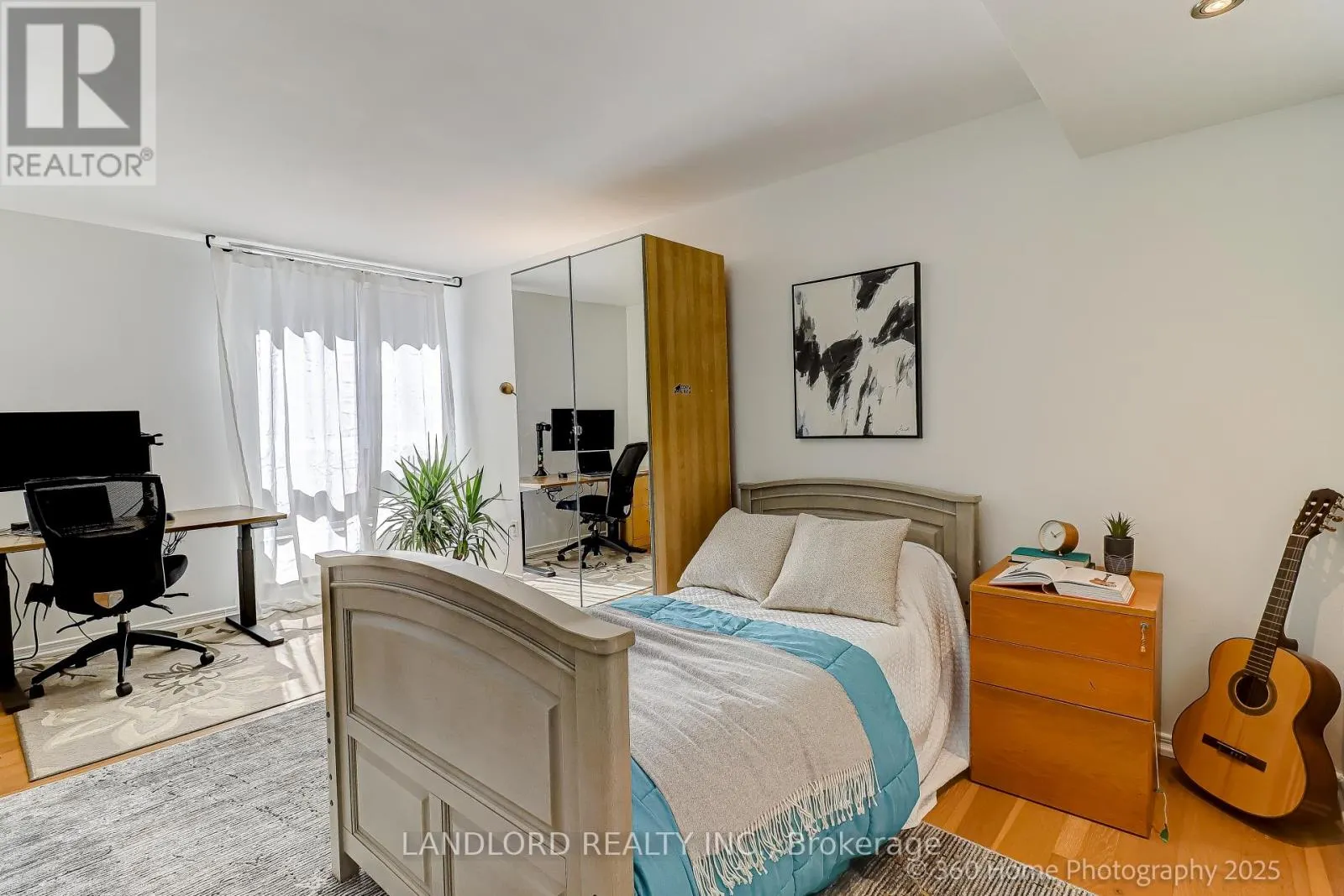 207 - 360 BLOOR STREET E