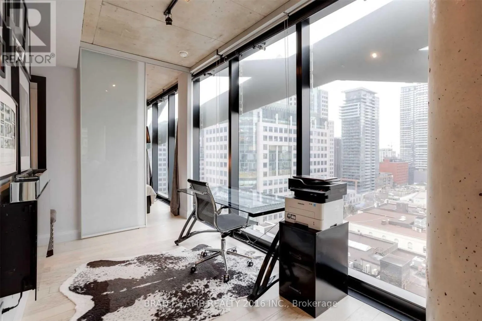 1301 - 224 KING STREET W