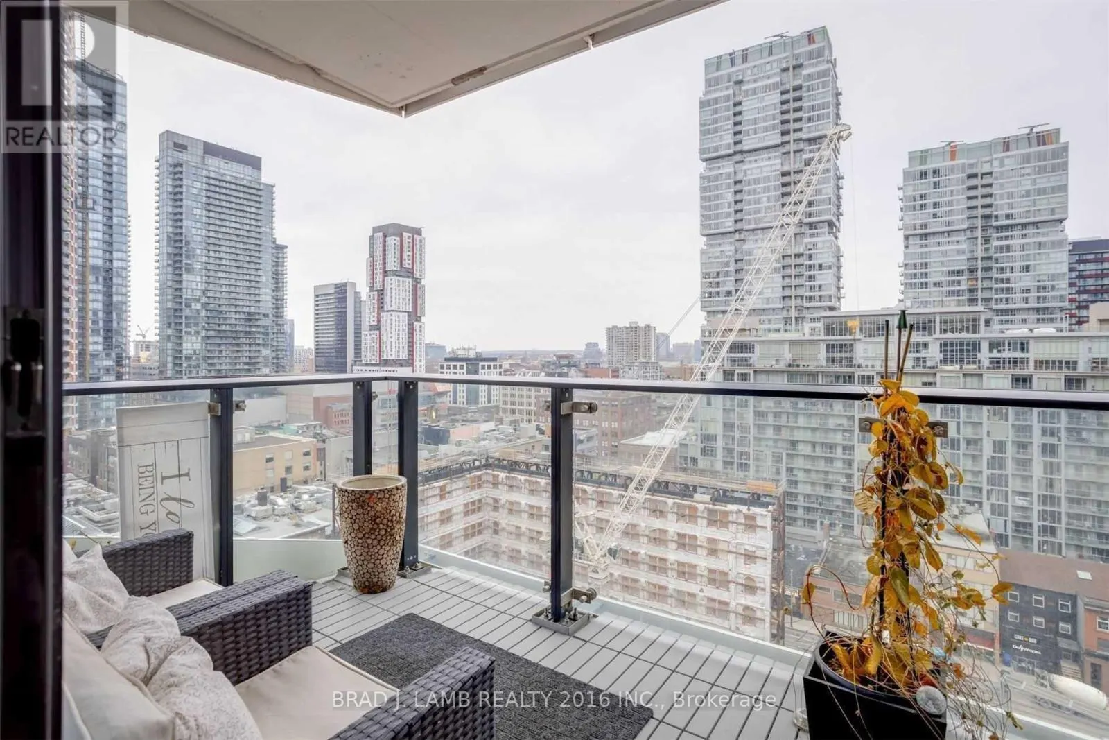 1301 - 224 KING STREET W