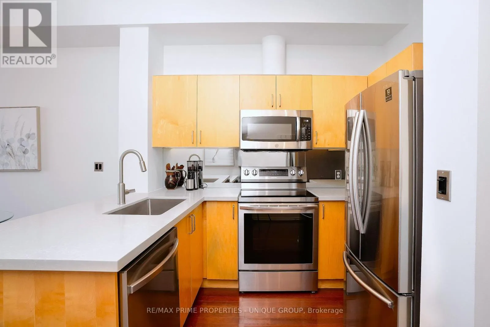 923 - 388 RICHMOND STREET W