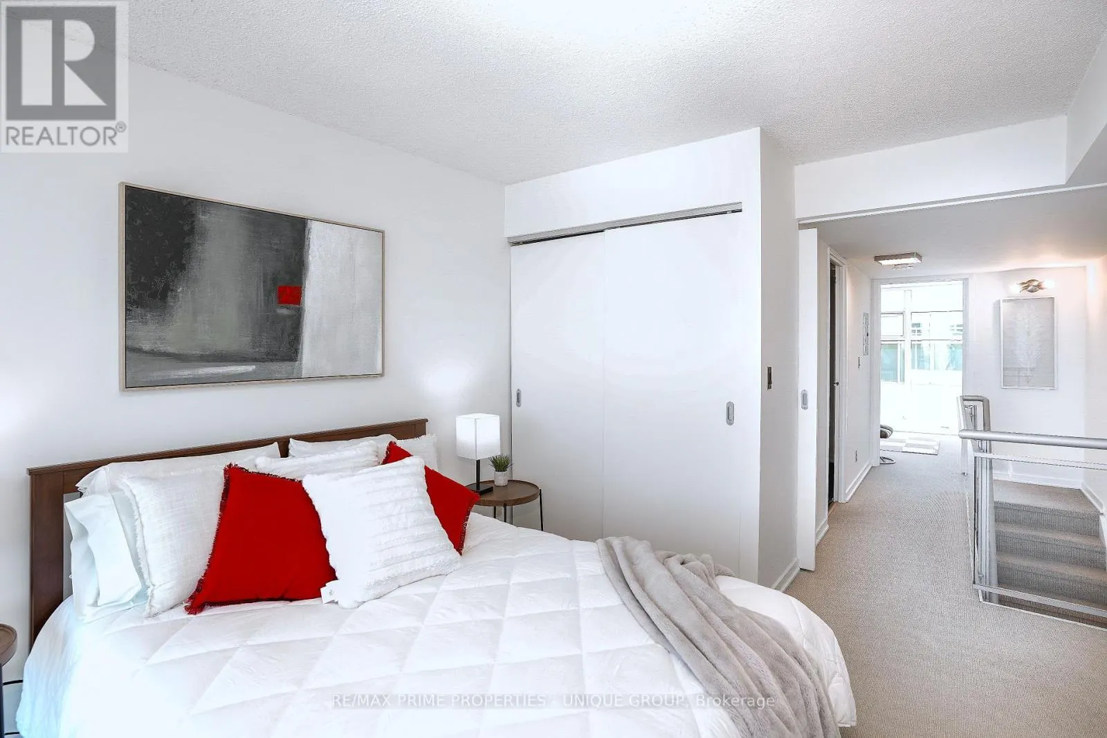 923 - 388 RICHMOND STREET W