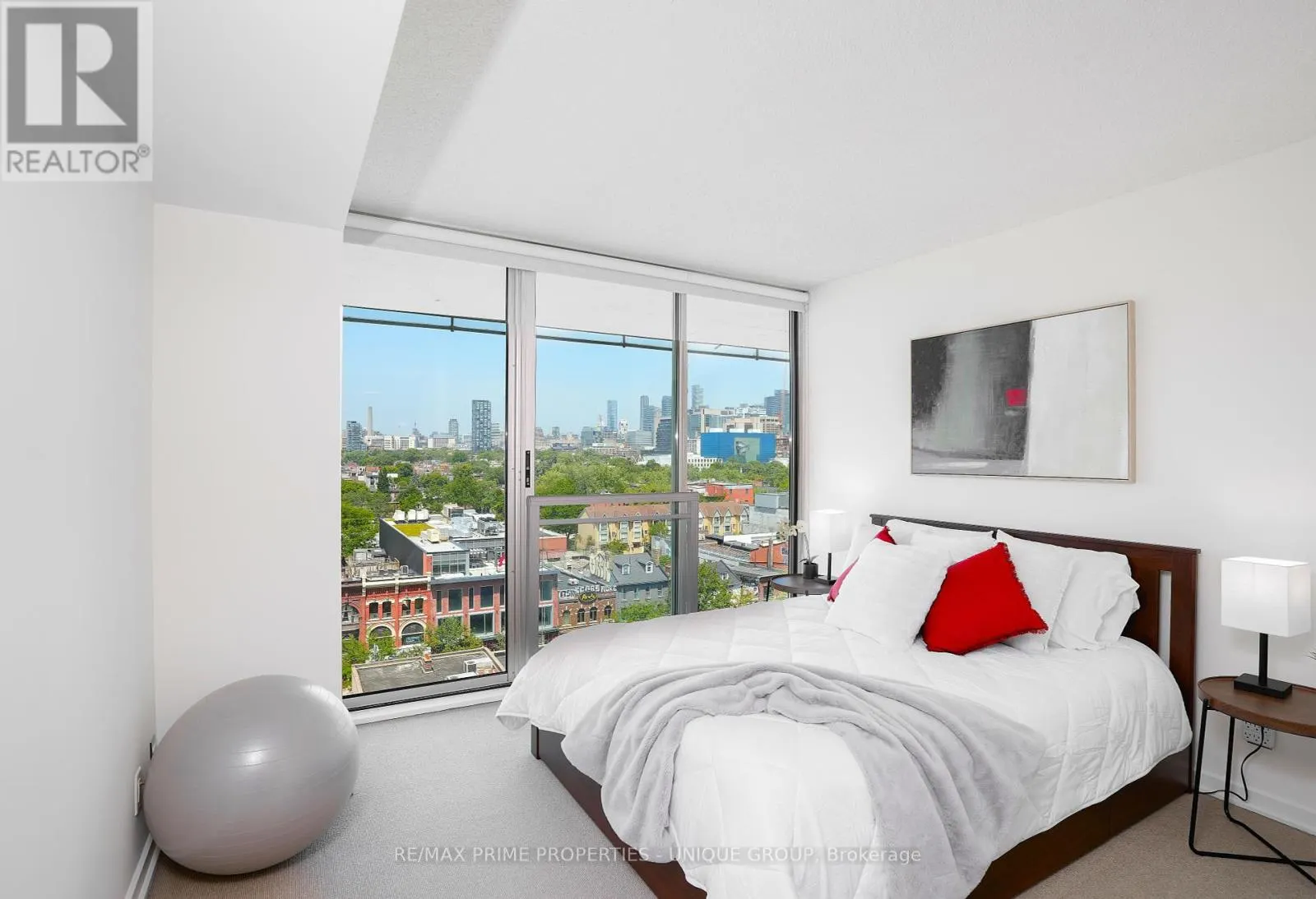 923 - 388 RICHMOND STREET W