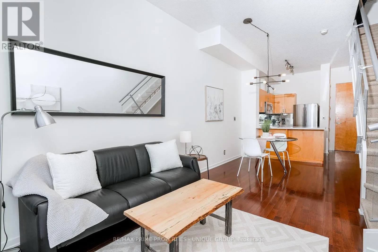 923 - 388 RICHMOND STREET W