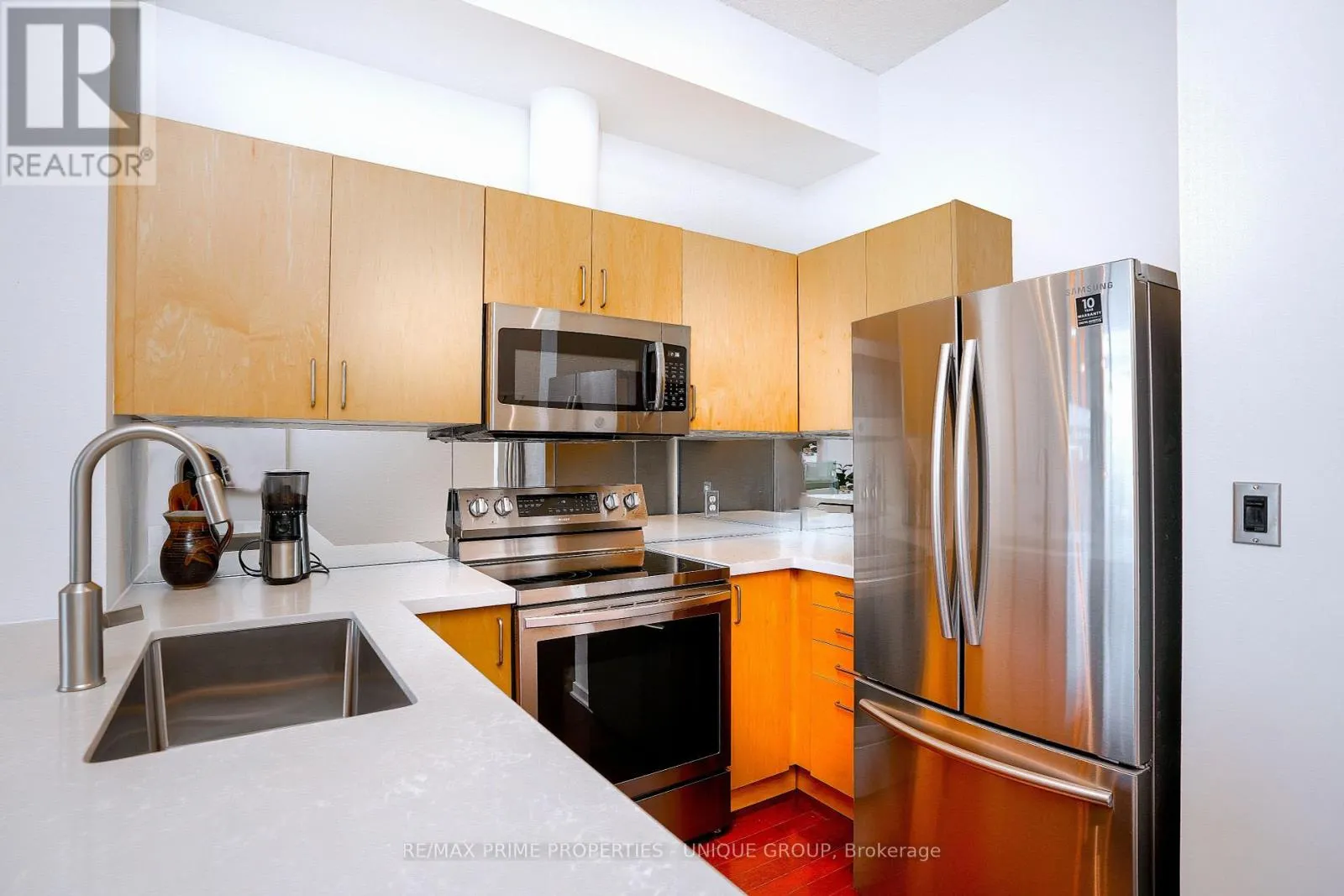 923 - 388 RICHMOND STREET W
