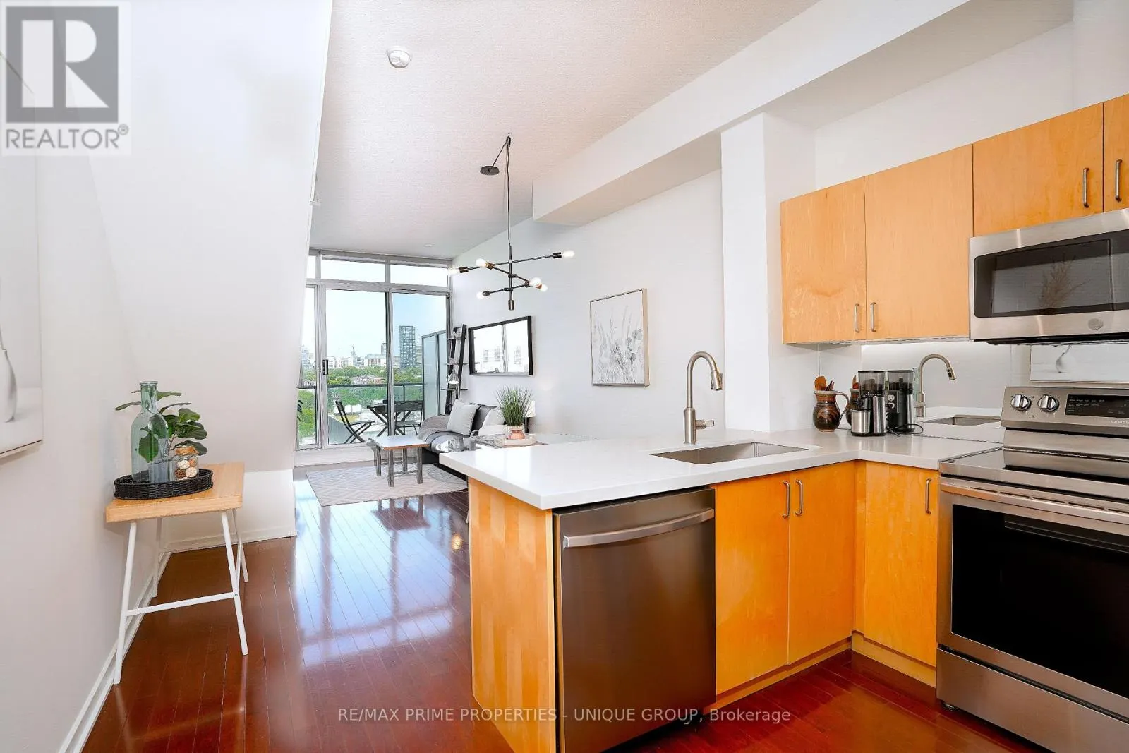 923 - 388 RICHMOND STREET W