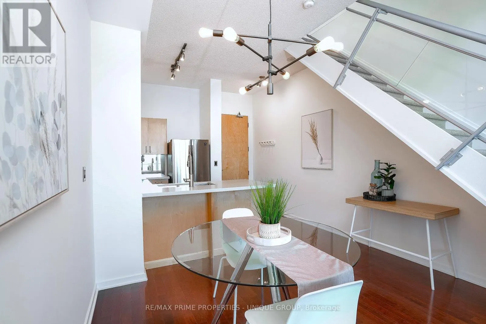 923 - 388 RICHMOND STREET W