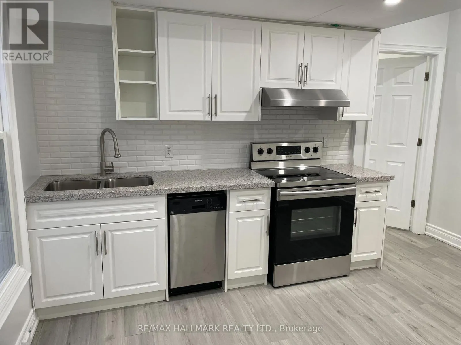 414 DUNDAS STREET E