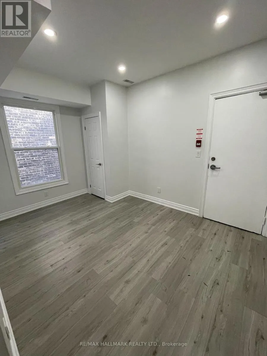 414 DUNDAS STREET E