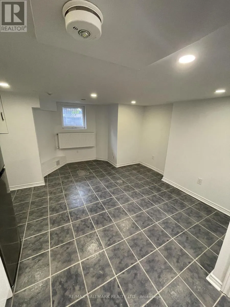 414 DUNDAS STREET E