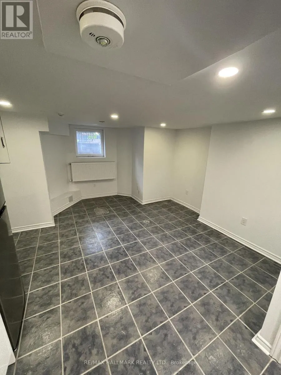 414 DUNDAS STREET E