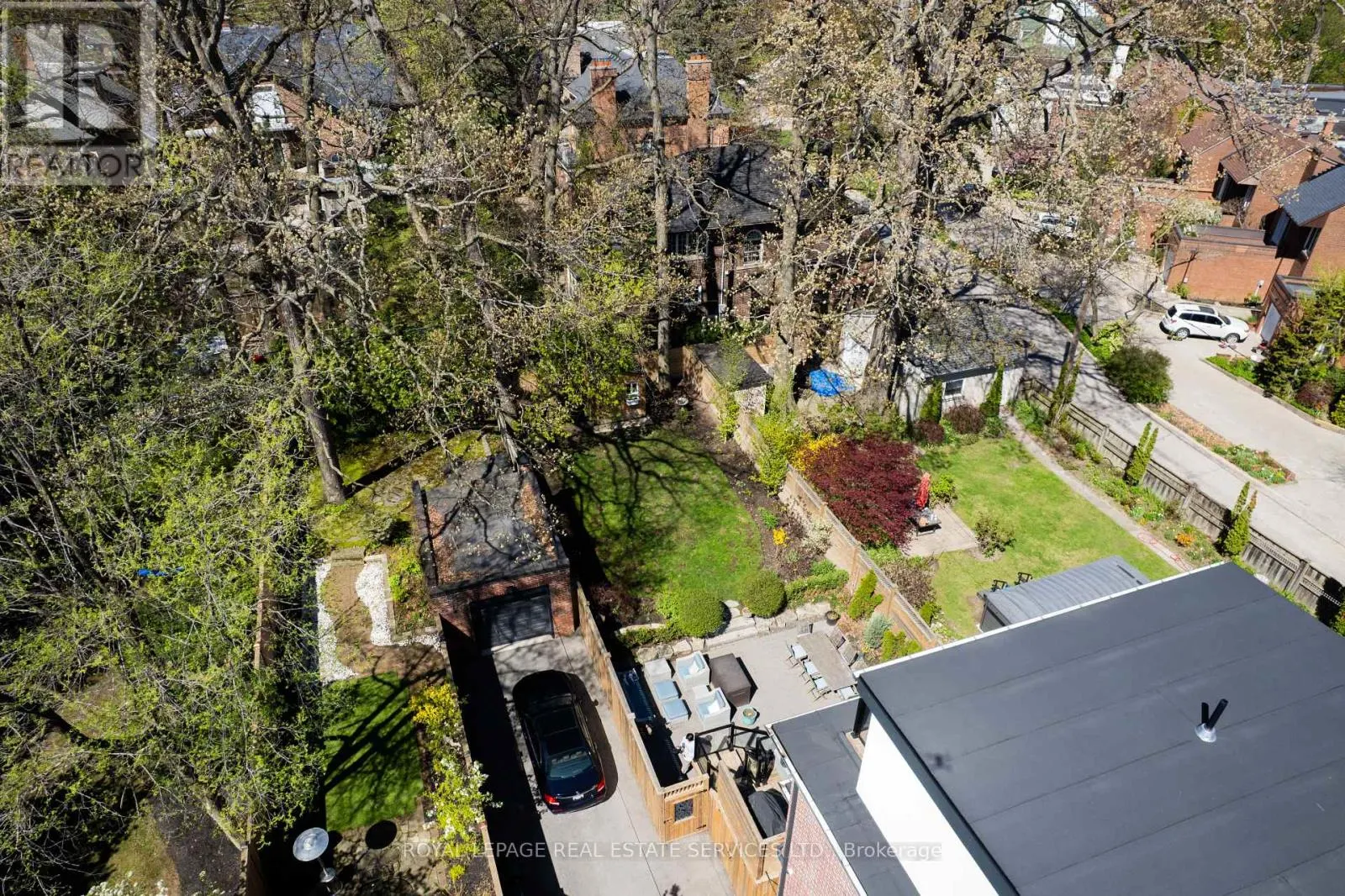390 WALMER ROAD W