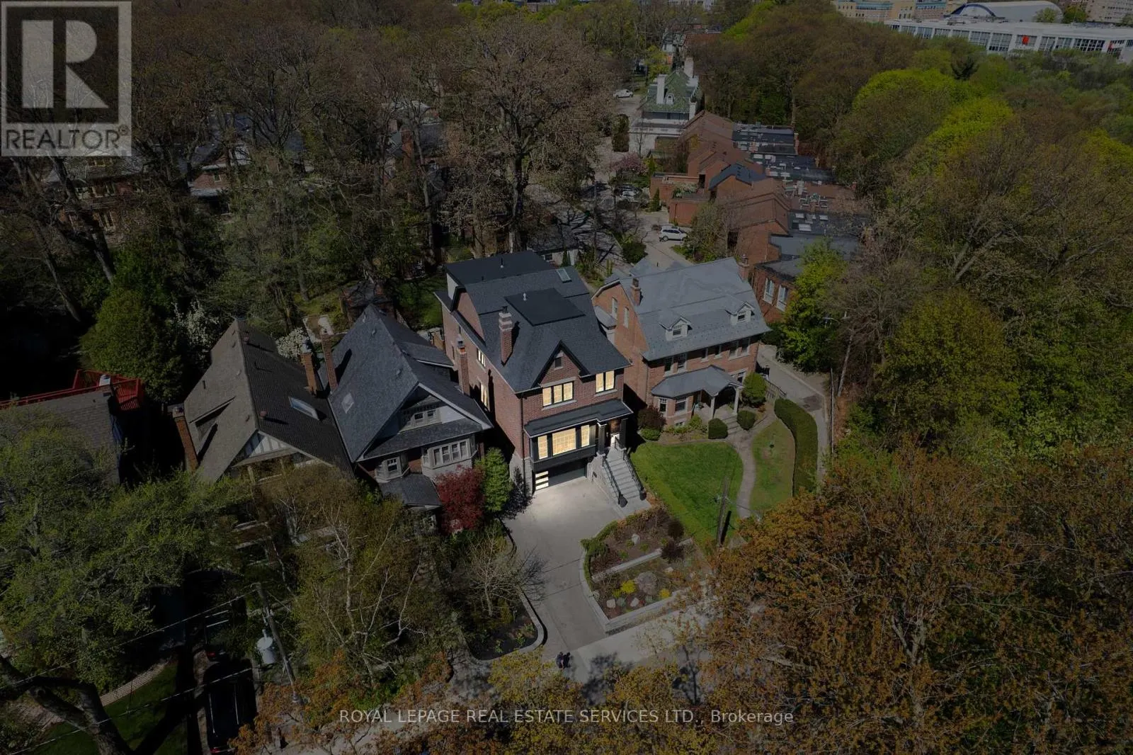 390 WALMER ROAD W