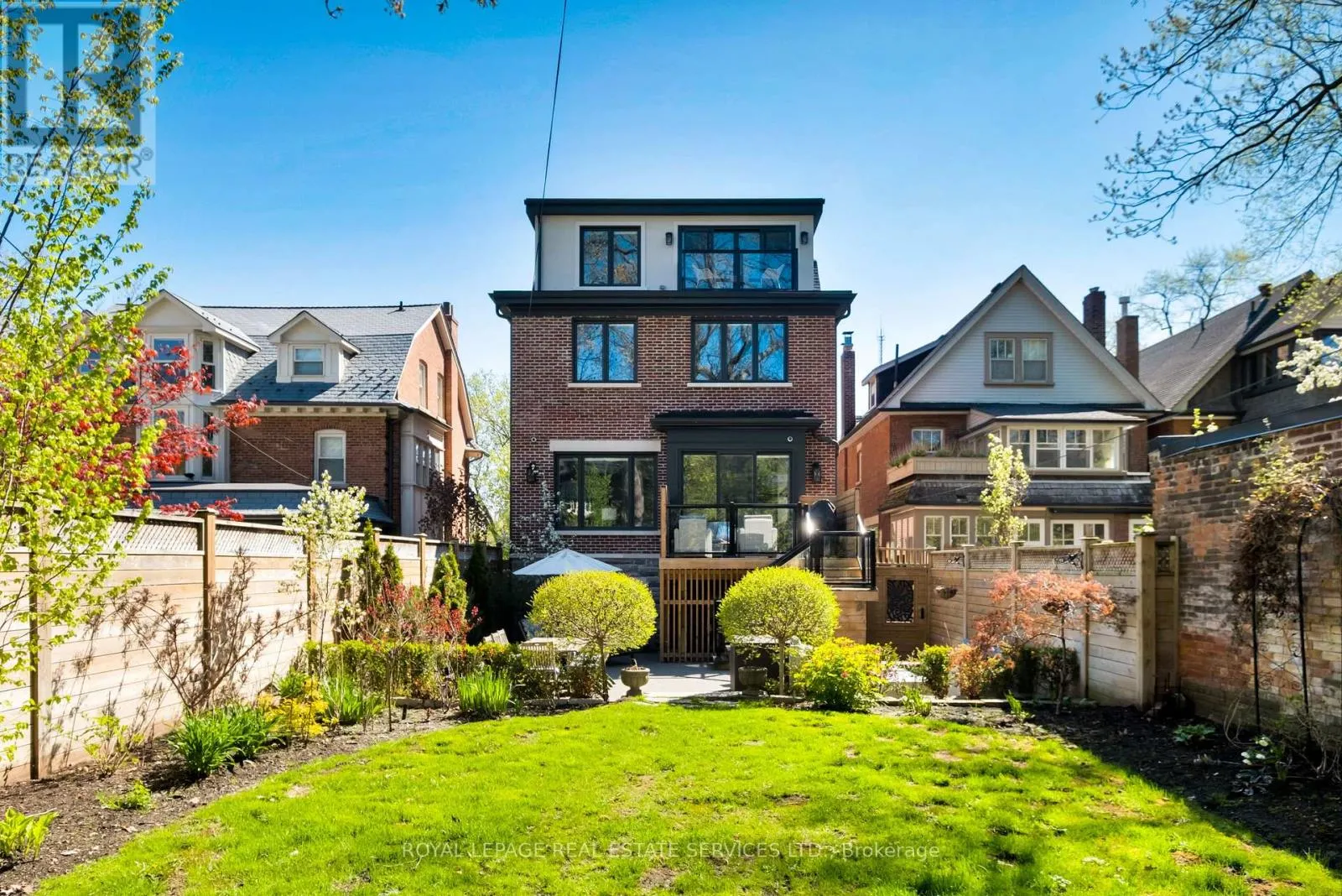 390 WALMER ROAD W