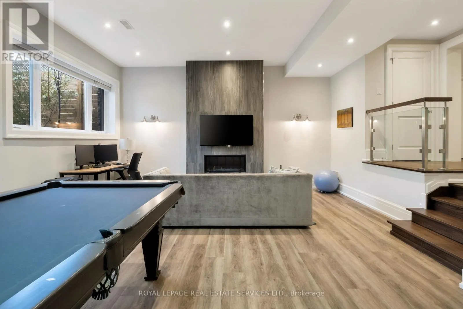 390 WALMER ROAD W