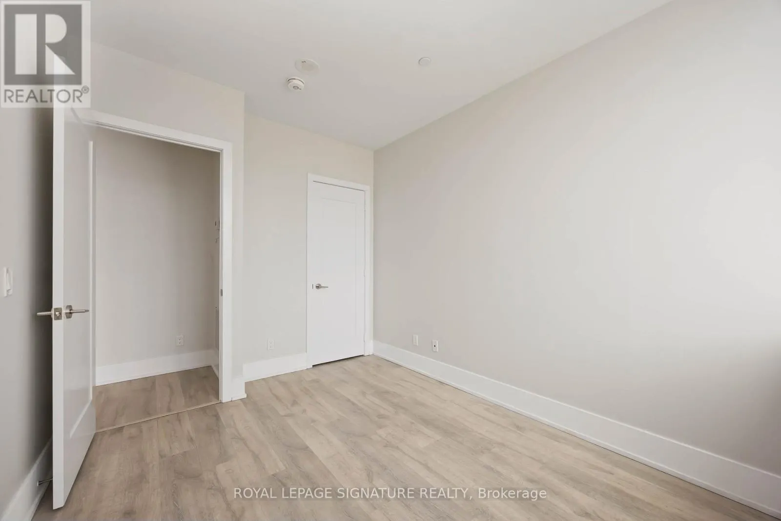 G PH 29 - 1 EDGEWATER DRIVE