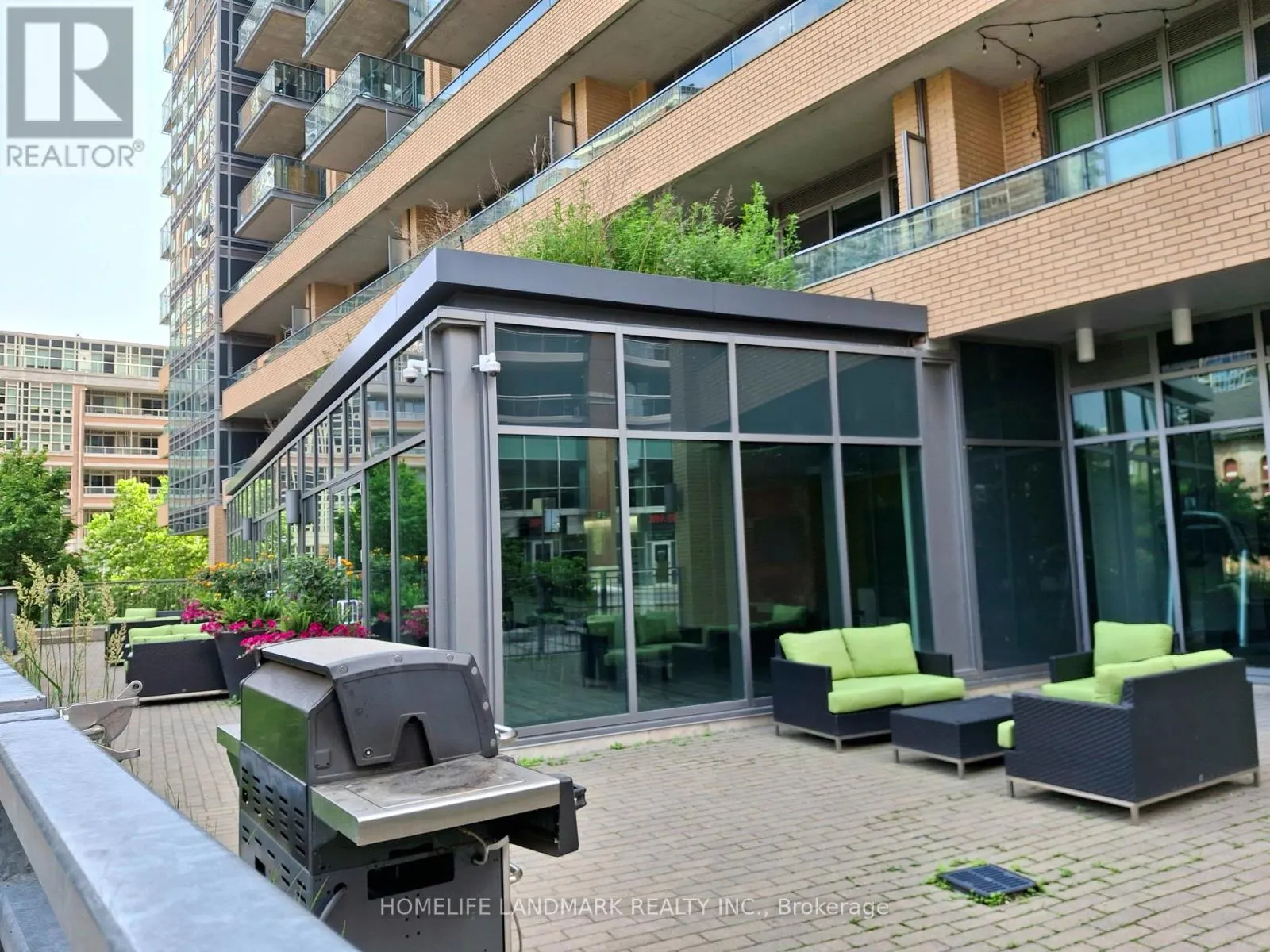 405 - 69 LYNN WILLIAMS STREET