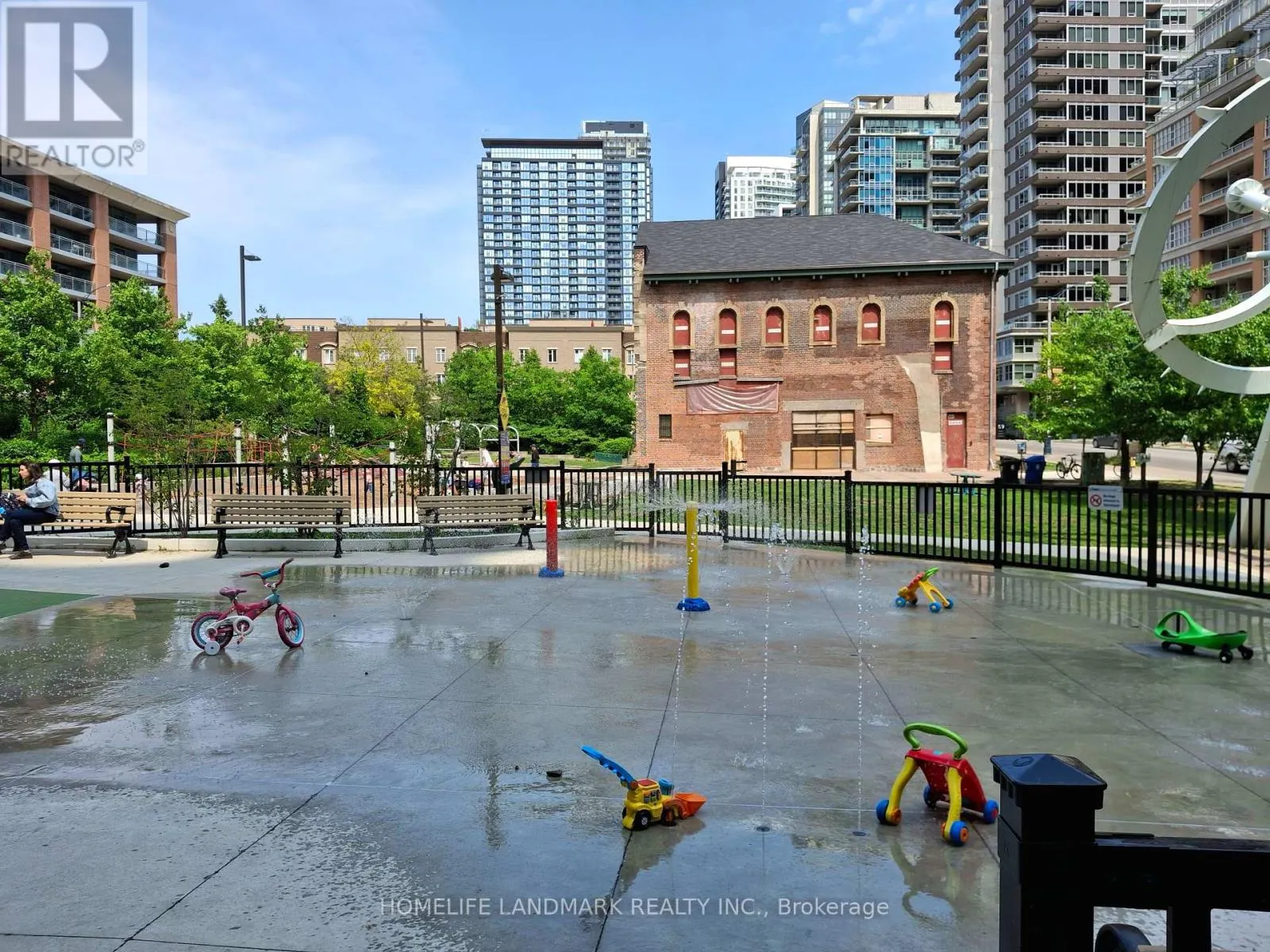 405 - 69 LYNN WILLIAMS STREET