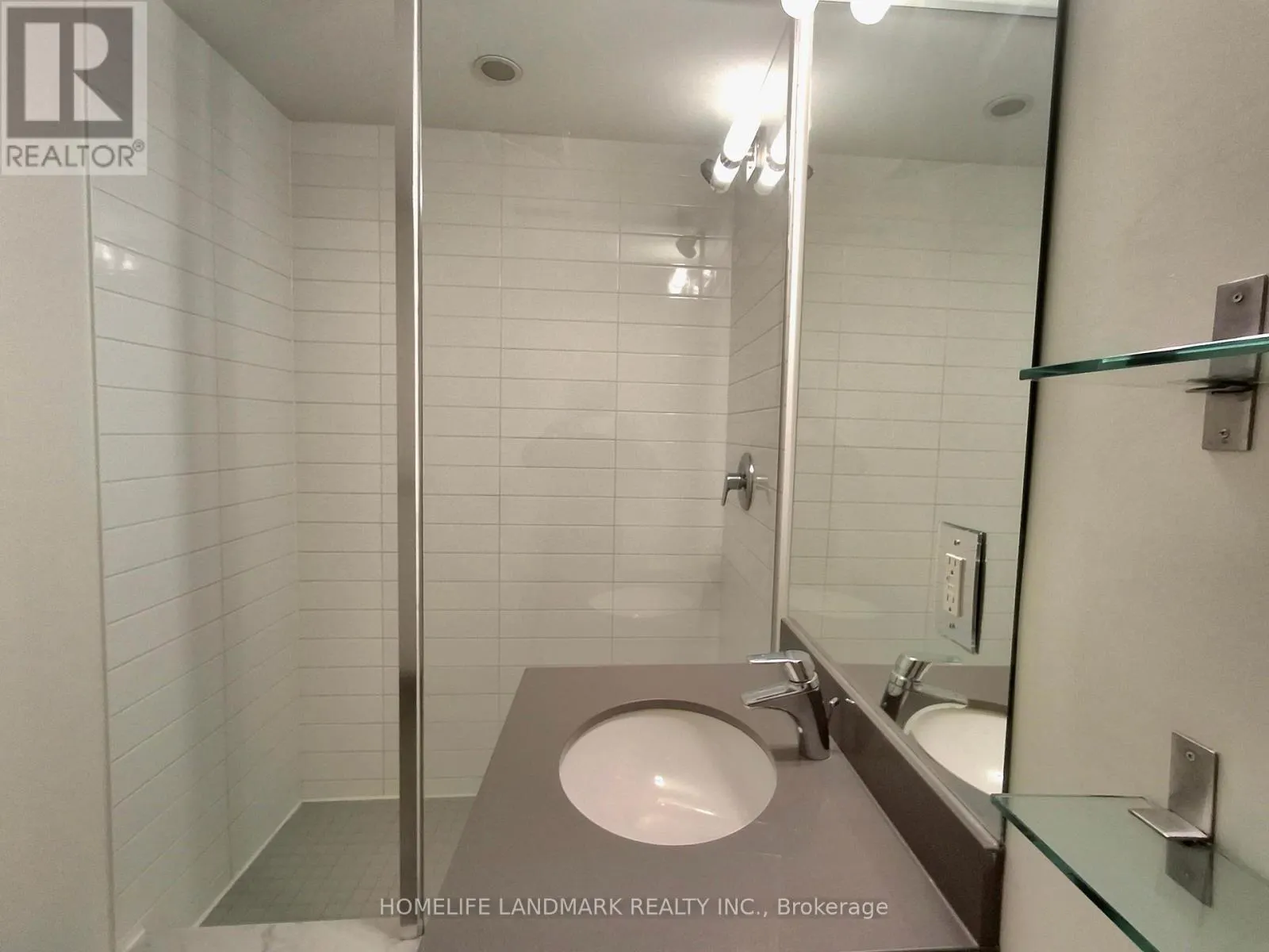 405 - 69 LYNN WILLIAMS STREET