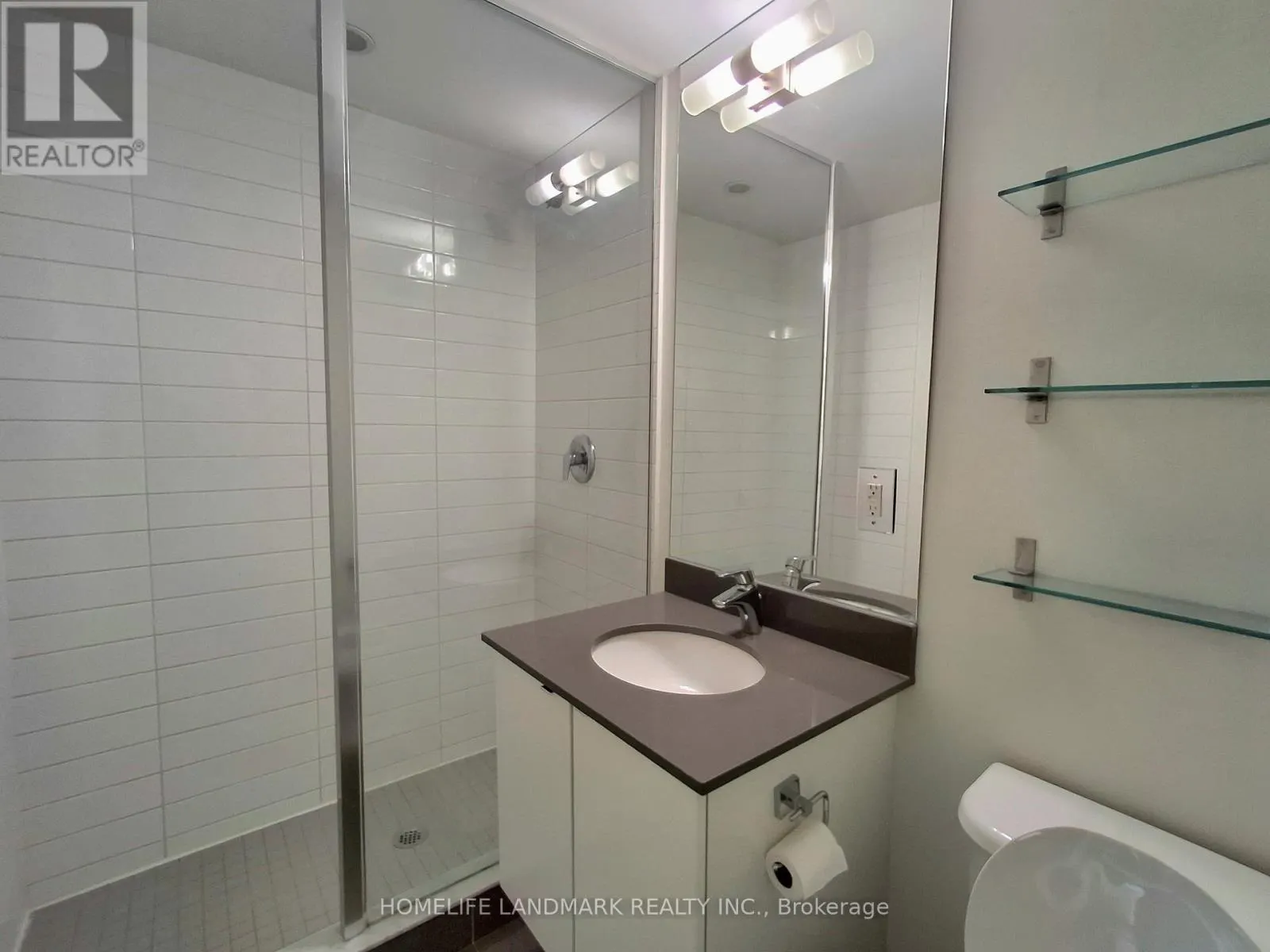 405 - 69 LYNN WILLIAMS STREET