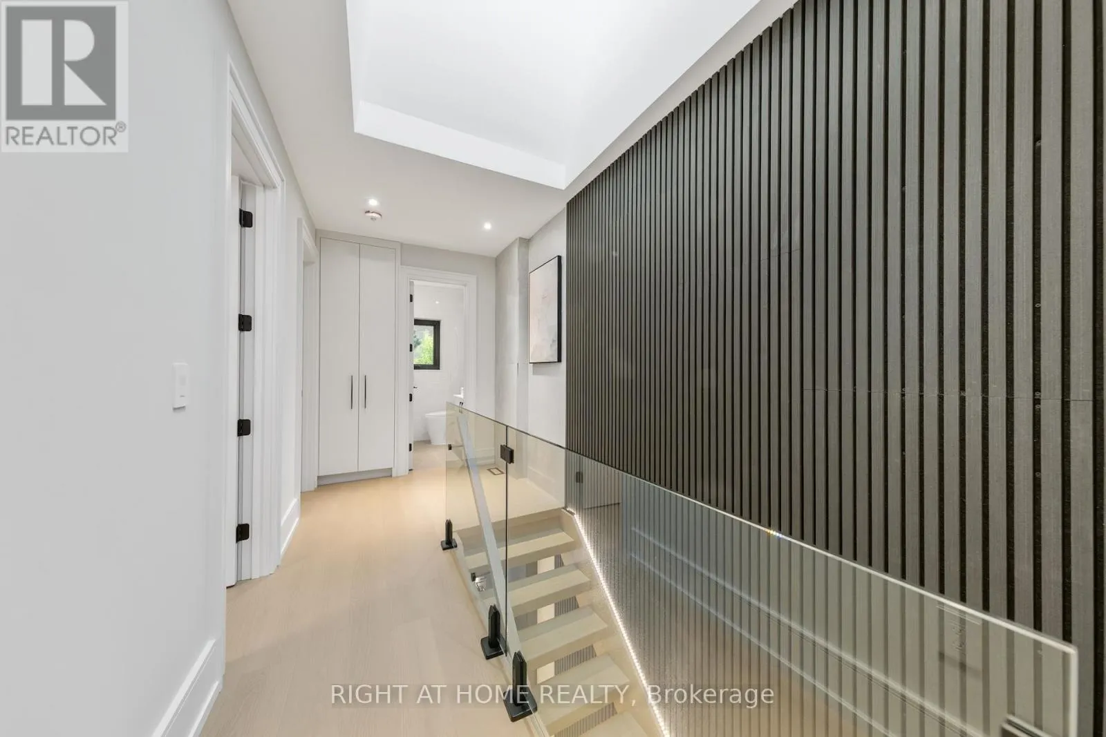 35 WOBURN AVENUE W