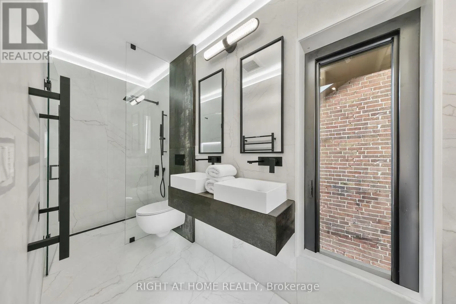 35 WOBURN AVENUE W