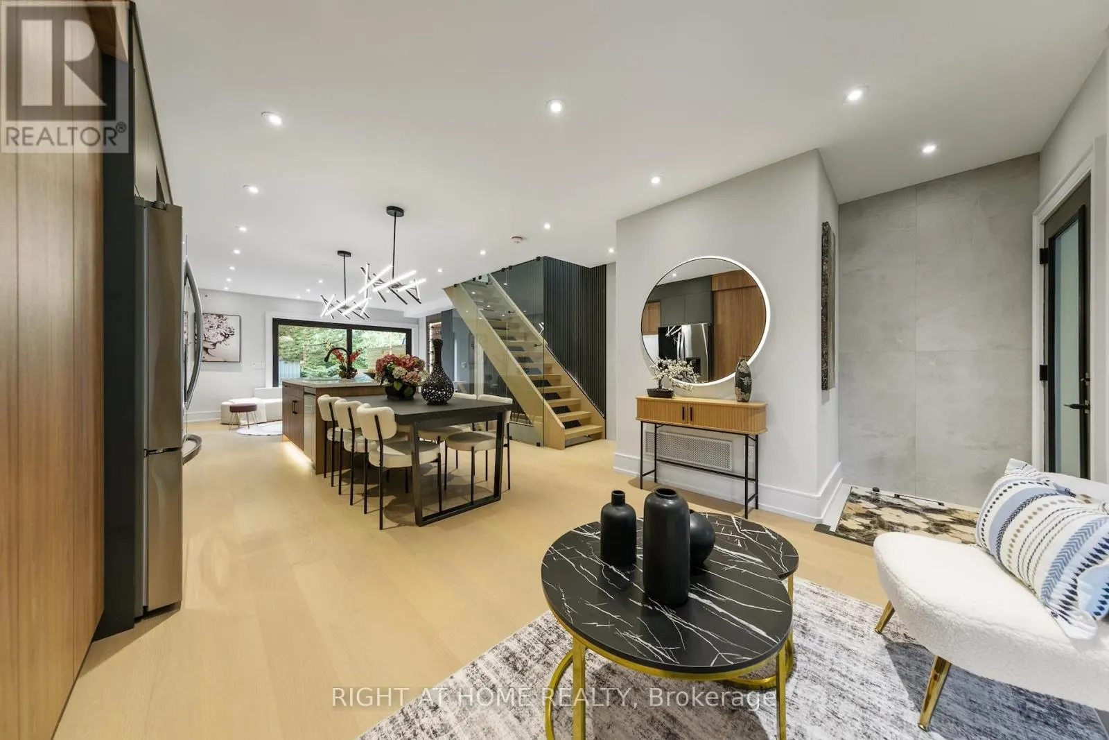 35 WOBURN AVENUE W