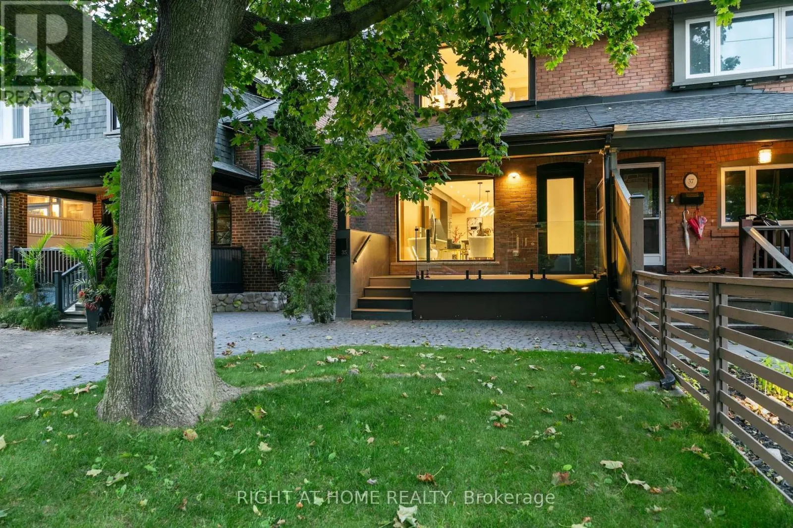 35 WOBURN AVENUE W