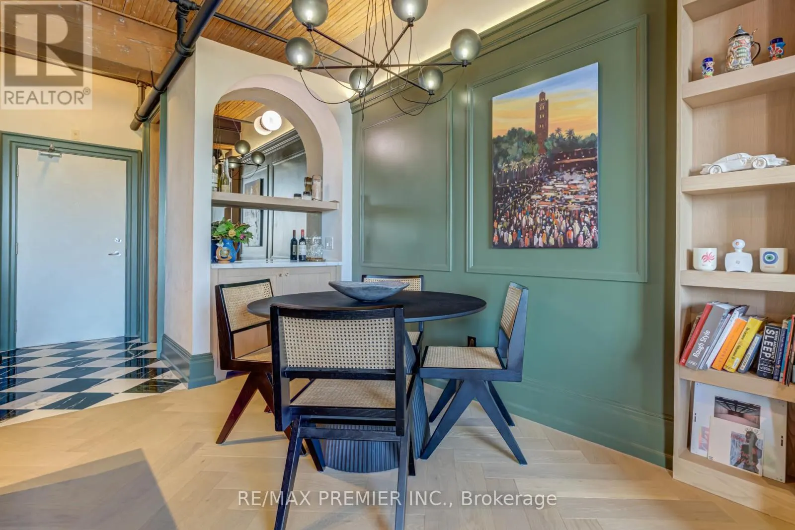 501 - 781 KING STREET W