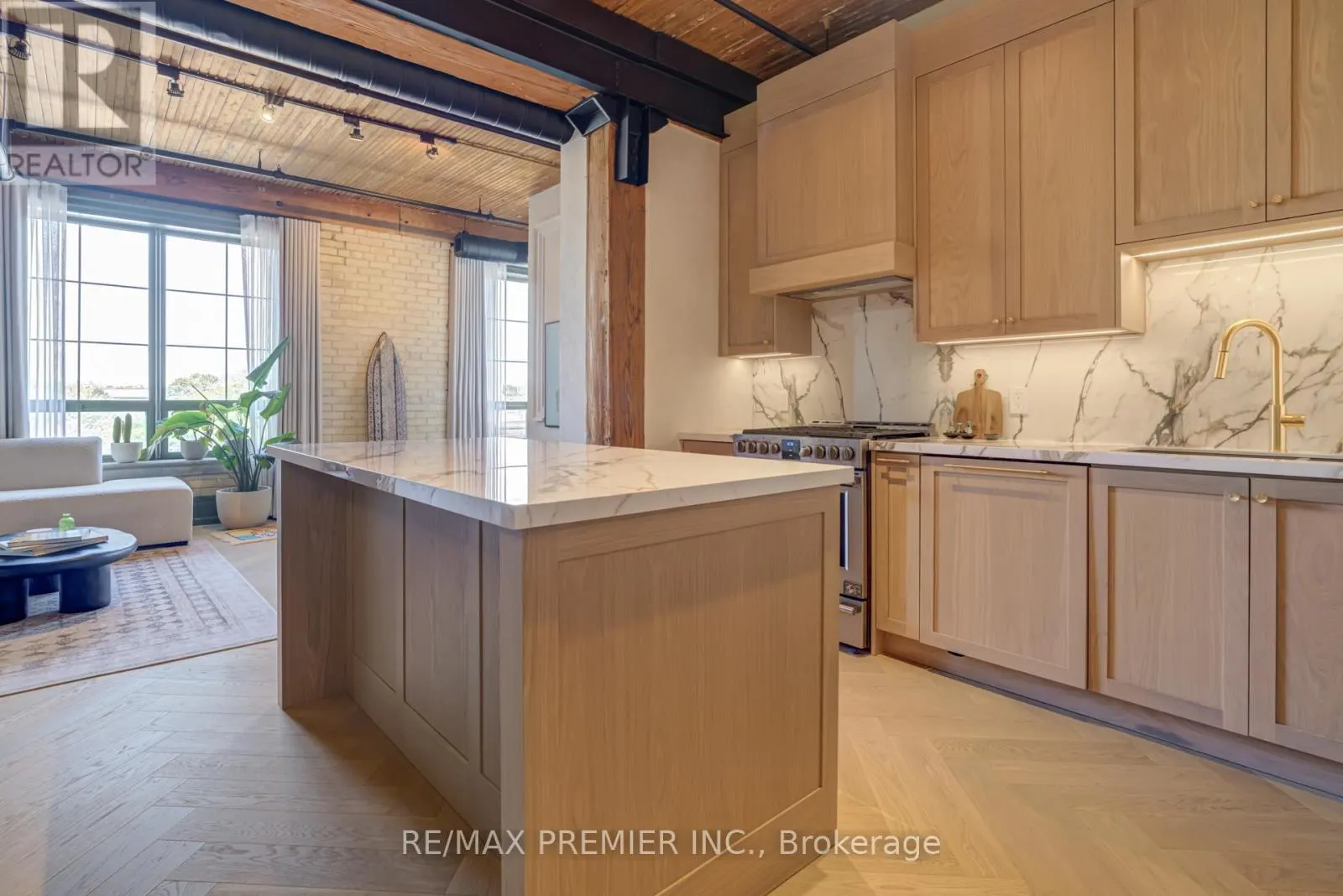 501 - 781 KING STREET W