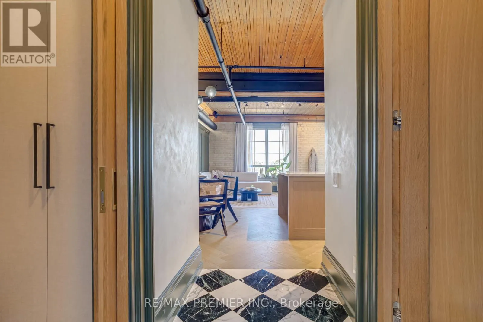 501 - 781 KING STREET W
