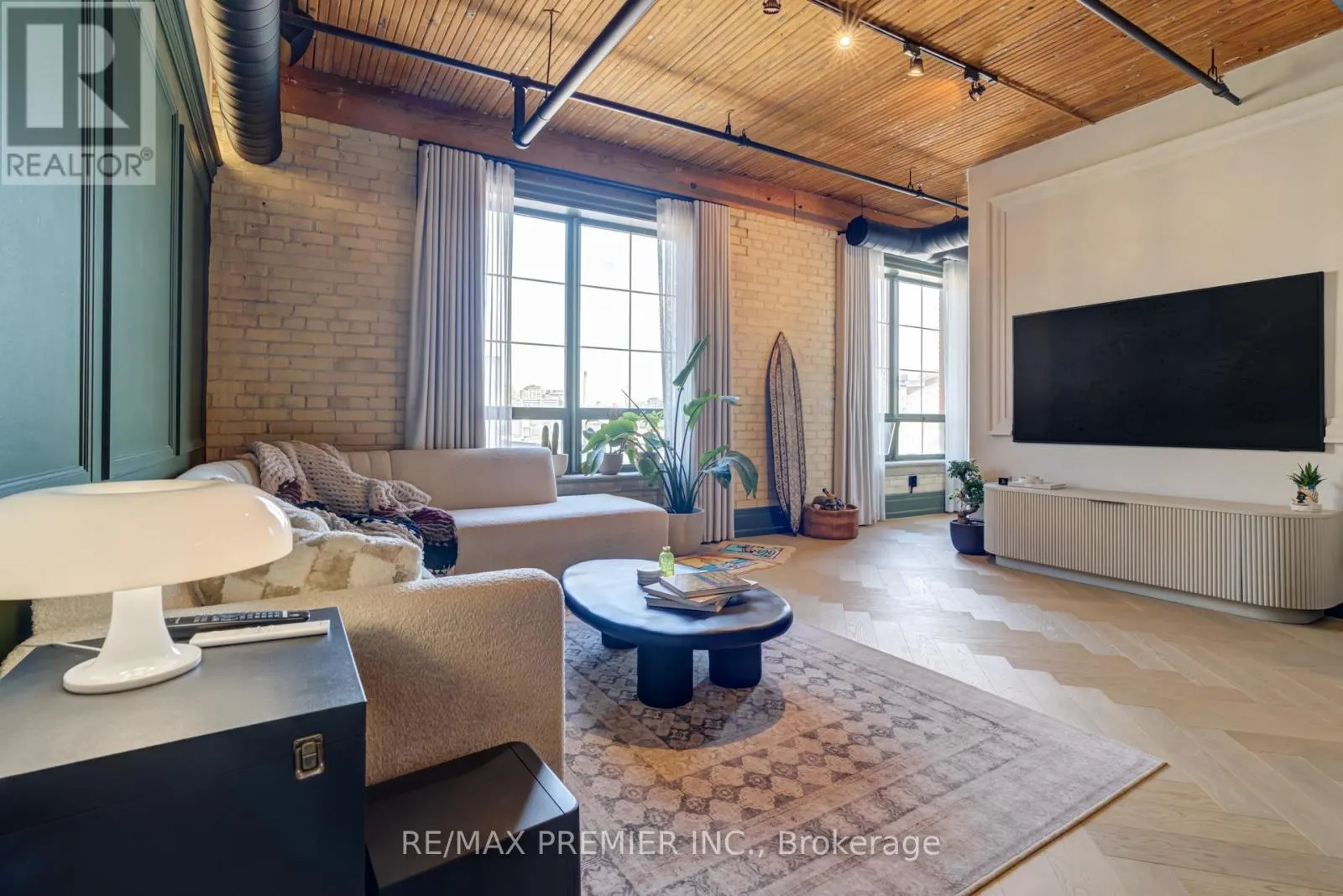 501 - 781 KING STREET W