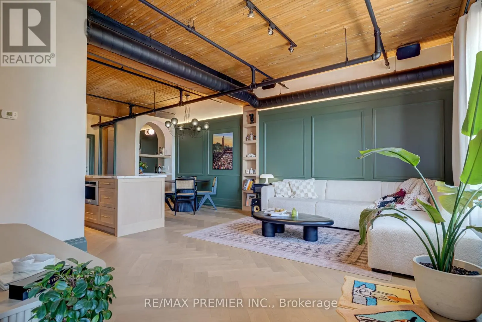 501 - 781 KING STREET W