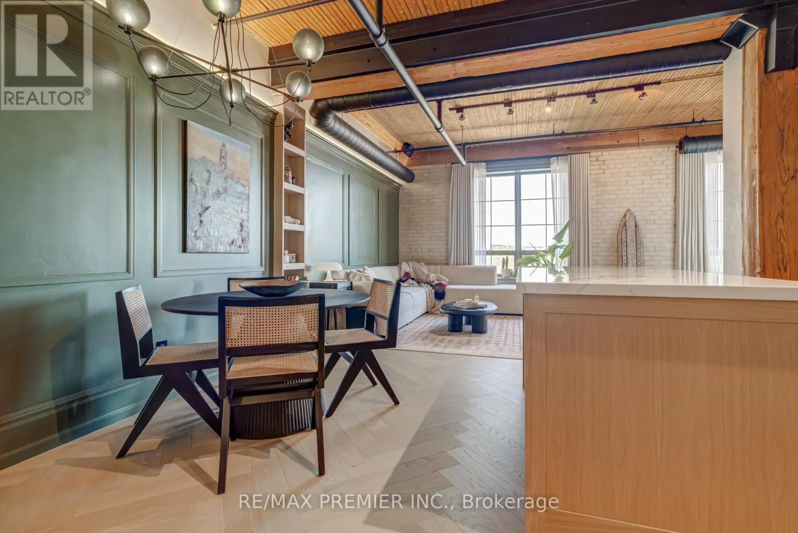501 - 781 KING STREET W