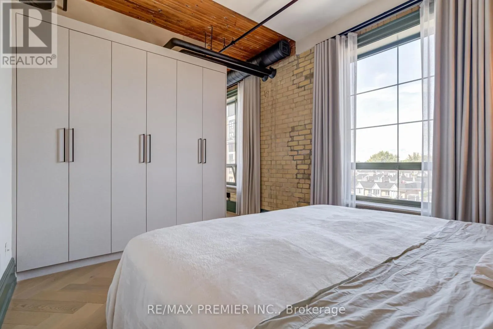 501 - 781 KING STREET W