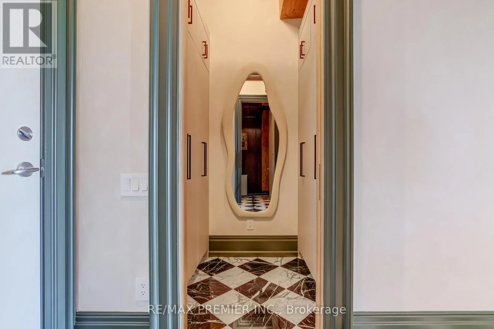 501 - 781 KING STREET W