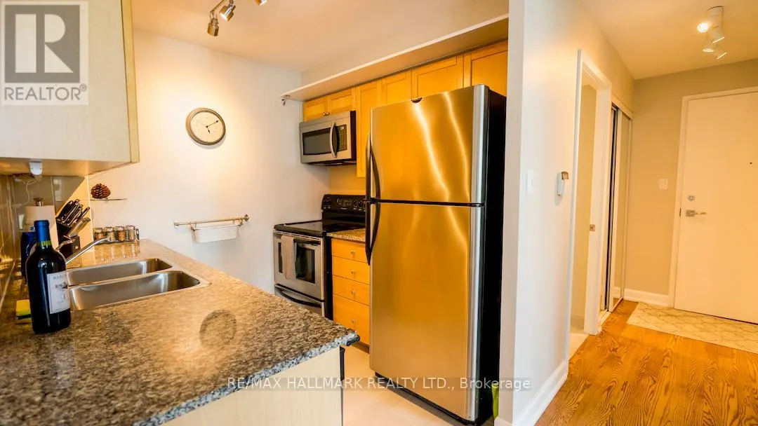 2525 - 230 QUEENS QUAY W
