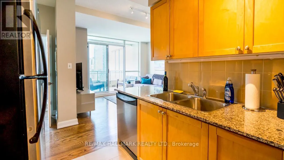 2525 - 230 QUEENS QUAY W