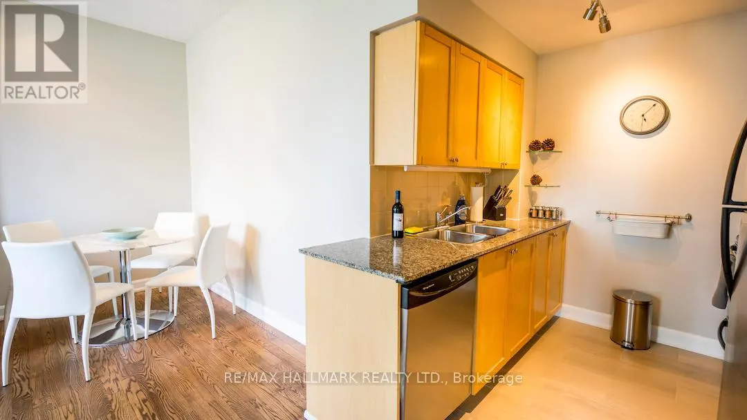 2525 - 230 QUEENS QUAY W