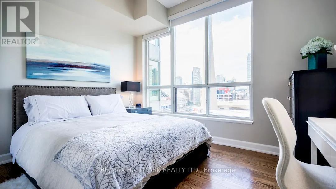 2525 - 230 QUEENS QUAY W