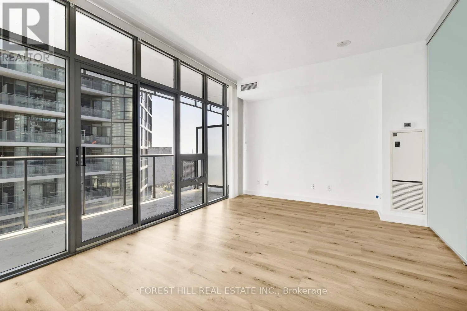 3210 - 33 CHARLES STREET E