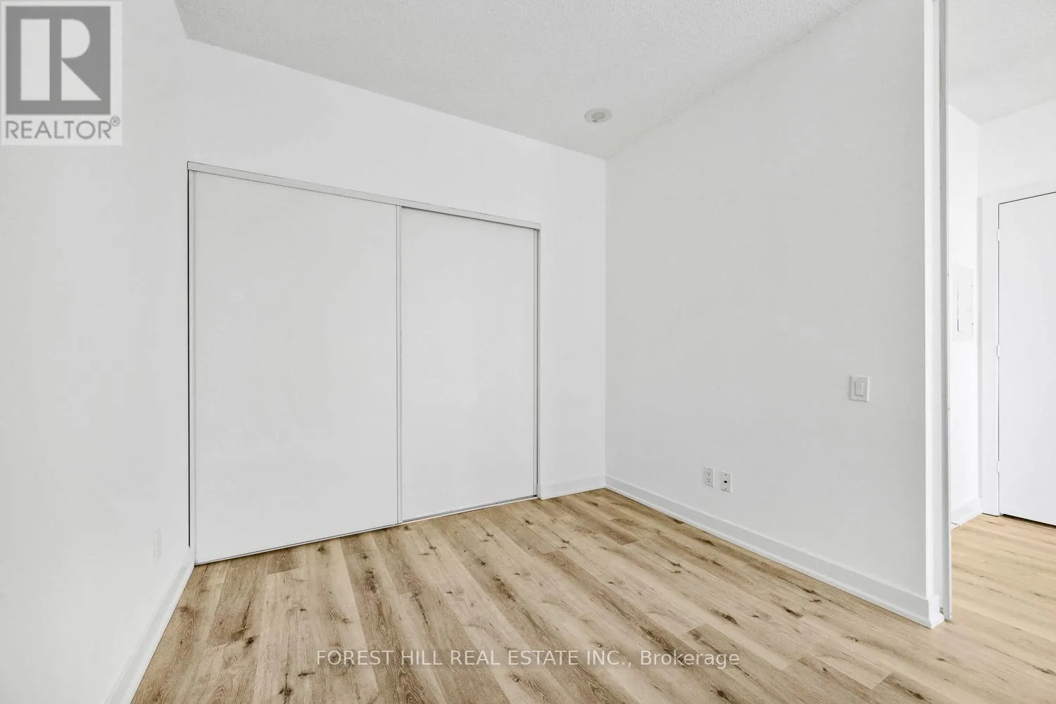 3210 - 33 CHARLES STREET E